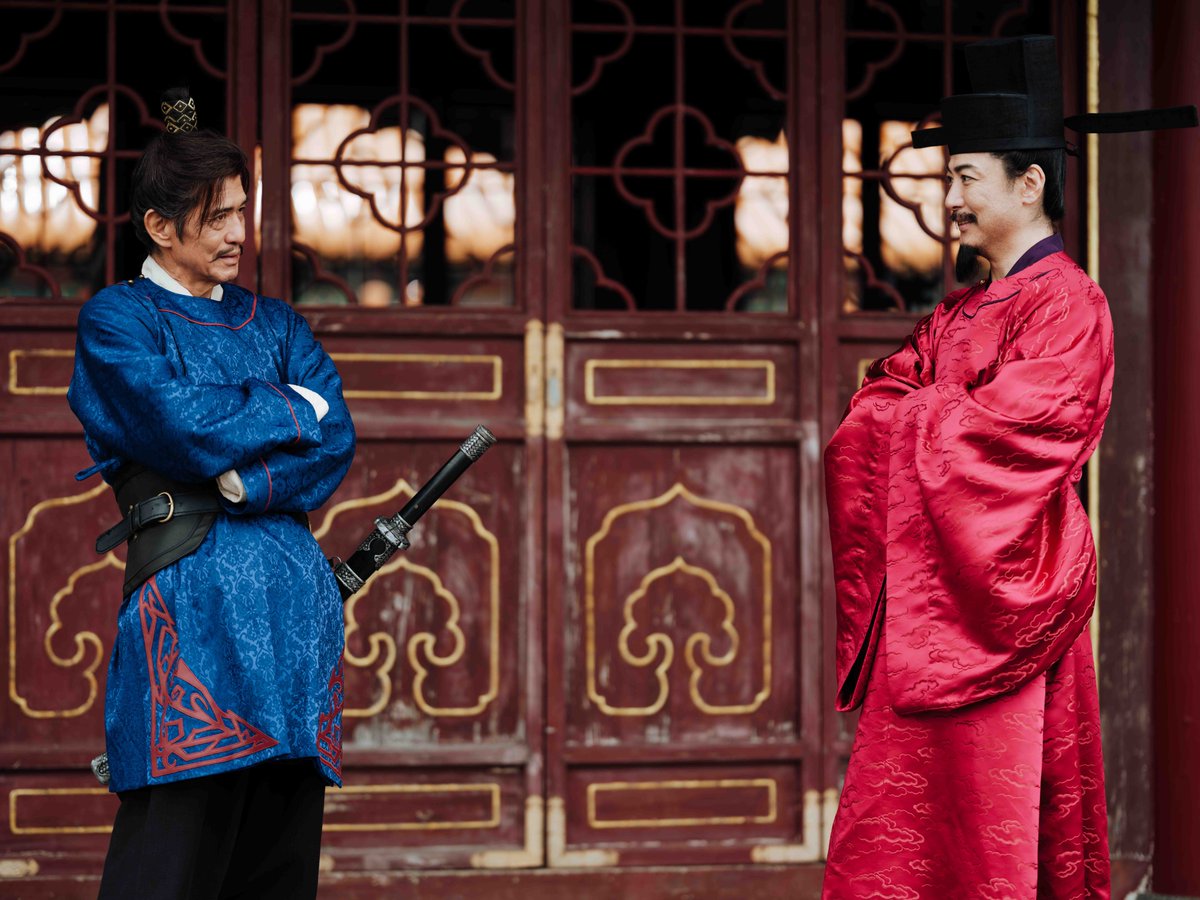 #水滸伝オフショット 📸
⠀
撮影の合間のひととき👀
何やら楽しそう☺️
⠀
#織田裕二 #反町隆史 #亀梨和也
#玉山鉄二 #佐藤浩市
⠀
▼視聴は𝐖𝐎𝐖𝐎𝐖・𝐋𝐞𝐦𝐢𝐧𝐨｜詳しくは公式HPへ🚩
suikoden-drama.com
⠀
#ドラマ水滸伝
💥第𝟐話 𝟐月𝟐𝟐日よる𝟏𝟎時 集結せよ⚔️