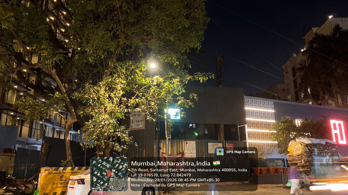 Voice_of_Human_'s tweet photo. Suspected deliberate damage to a healthy roadside tree near ongoing construction at Santacruz East (Road No. 2 / 7th Road).
Branches cut &amp; placed back, soil disturbed, tree suddenly weakened.
Request urgent inspection &amp; action.
@mybmcWardHEast @mybmc @CMOMaharashtra #SaveTrees https://t.co/GSn9W710RR