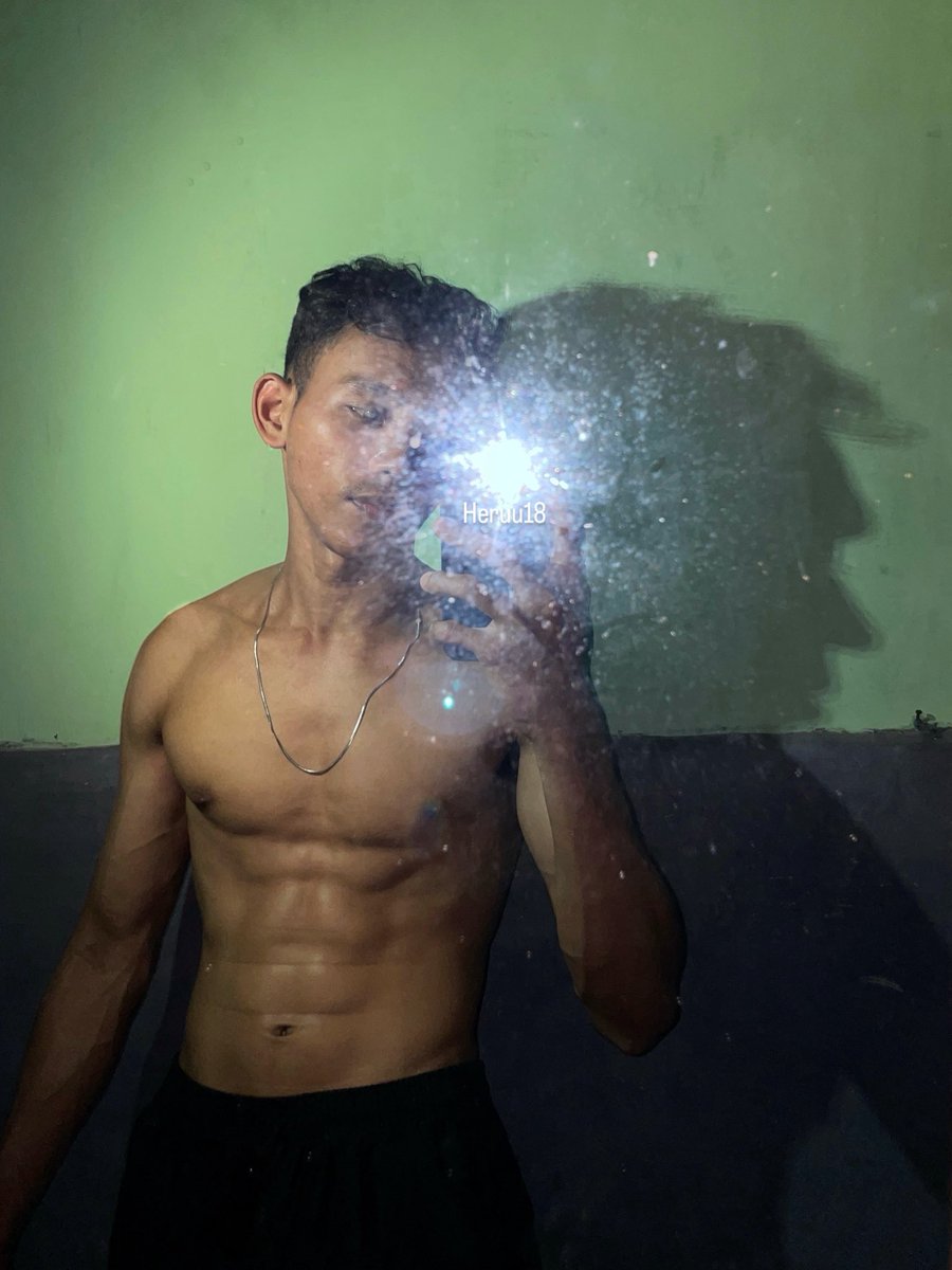 eru018's tweet photo. Closing 🥵
iG : eru018
#gym #workout #medan https://t.co/yJNfLh25uw