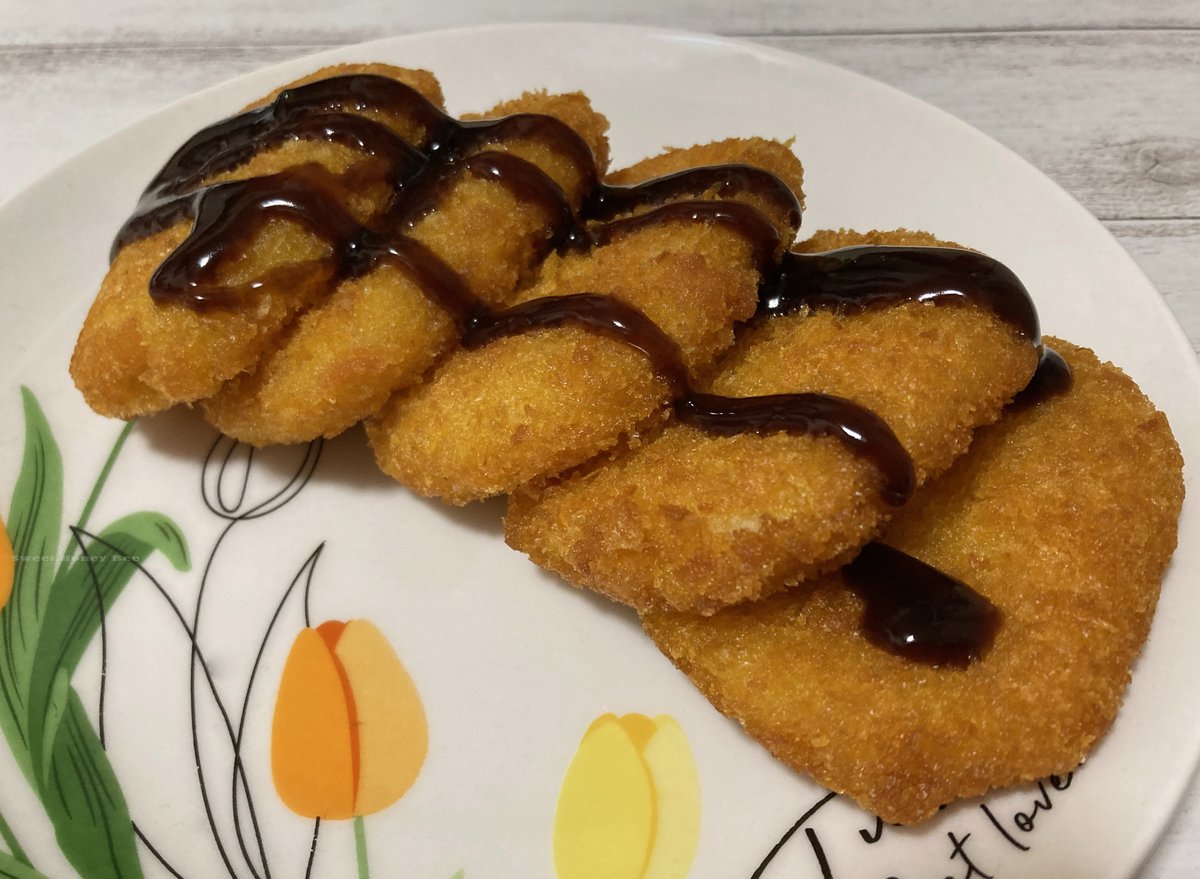 ローソンストア100 デカ盛りチャレンジ第3弾
レンジOKな5個130円の名物コロッケお供に爆弾メンチカツ弁当食べ納め
日高屋的おじさんの楽園な方向性も転換期なのかもしれないけどまいばすのコバンザメ出店でよく行く店舗潰された事あったからこのほとばしるやる気見てたら応援せずにはいられない