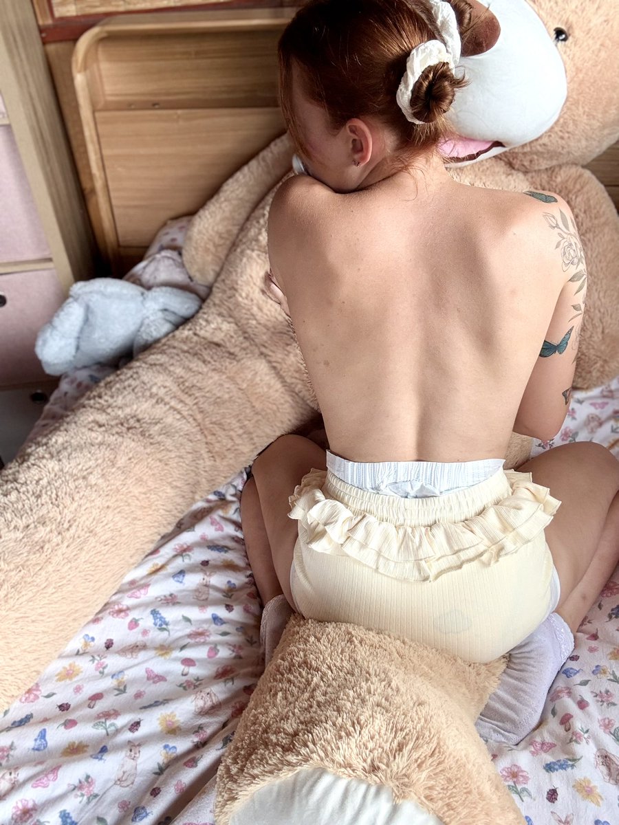 littl3stdaisy's tweet photo. feeling preciously iddy biddy☺️💛 https://t.co/djUyTC4Mj1