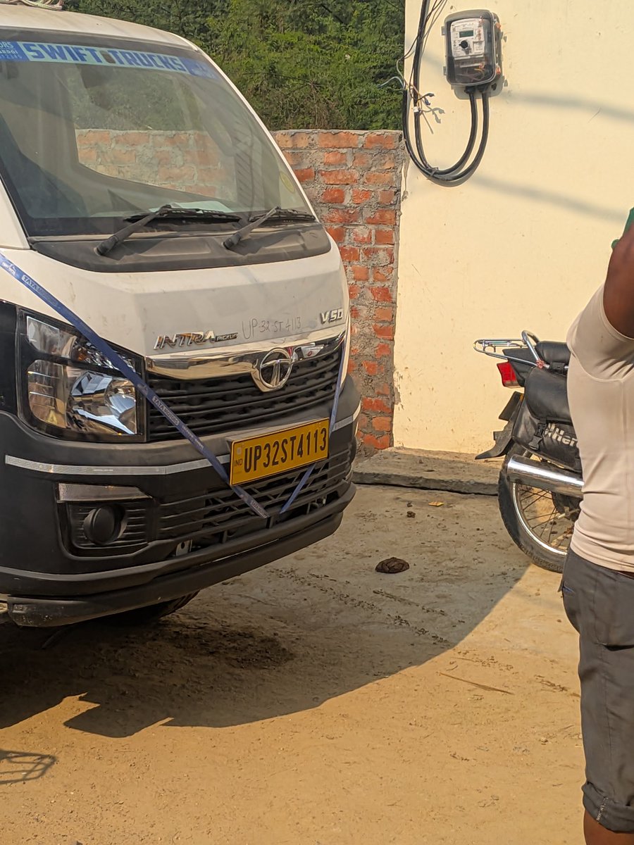 aaminsaann's tweet photo. A driver ran over a 2-month-old street puppy in Swastika City, Ahimamau, Lucknow and fled without stopping. The puppy is critical and under treatment. Requesting strict action.  @PetaIndia @pfaindia @Manekagandhibjp @bluecrossindia1 @helpanimalindia #AnimalCruelty https://t.co/wRhrAJM8Zi