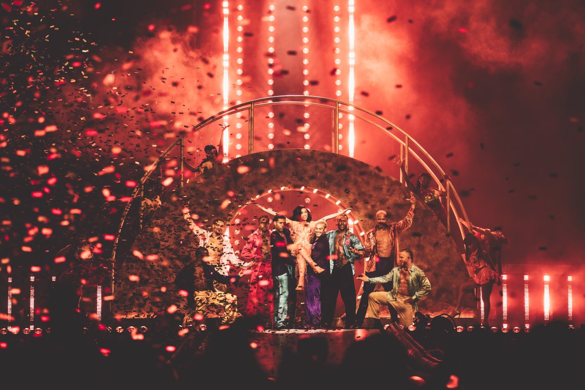 CARDI B.
LIVE IN LOS ANGELES FOR HER FIRST HEADLINING ARENA TOUR EVER.
KIA FORUM.
TWO NIGHTS.
SOLD OUT.

(📸: @TimothyNorris / Kia Forum Photos) #LittleMissDramaTour