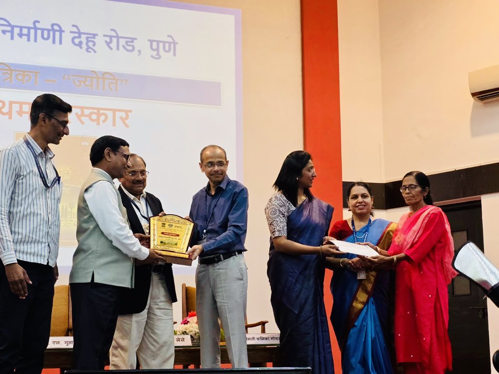 OrdnancePro's tweet photo. आ नि देहूरोड पुणे की राजभाषा पत्रिका 'ज्योति' के 23 वें अंक को नगर राजभाषा कार्यान्वयन समिति पुणे द्वारा वर्ष 2024-25 के लिए प्रथम पुरस्कार दिनांक 17.02.26 को प्रदान किया गया जिसे मुख्य महाप्रंधक श्री के के मौर्य द्वारा प्राप्त किया गया @IndiaMunitions @SpokespersonMoD https://t.co/KXYSuIBc94