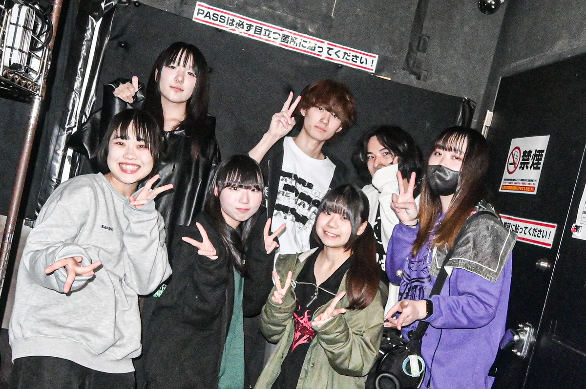 2/17 @ 下北沢ReG

Fouria(フォーリア)さんとお写真撮らせていただきました📸✨
<a href="/fouria_4/">Fouria</a> 
Drの方とまる。がほぼ同じ身長だったり、Voの方とyuukaが名前一緒だったり、親近感が沸きました！

対バンありがとうございました！🙇‍♀️

#ふれふら #ライブ #邦ロック #下北沢ReG