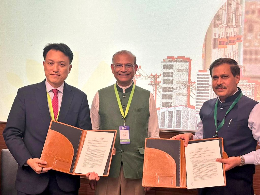 jayantsinha's tweet photo. Glimpses from yesterday at #MumbaiClimateWeek, very well organised and focused on solutions.
Encouraging to see strong collaboration across government, finance and industry to accelerate India’s #NetZero journey.
#NetZeroIsNetPositive https://t.co/0dEKLszx3t