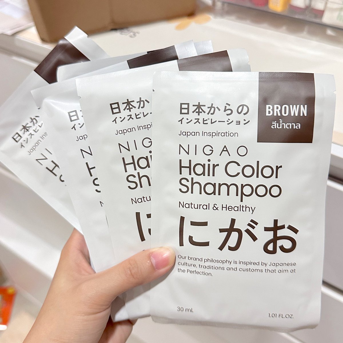 👧🏻🌩️🤏🏻 ผมขาวหรออ เจอค่ะ ให้มันจบๆเนาะ Nigao hair color shampoo ; natural&amp;healthy เป็นแชมพูเปลี่ยนสีผมค่า เดี๋ยวลองแล้วจะมารีวิวน้าา