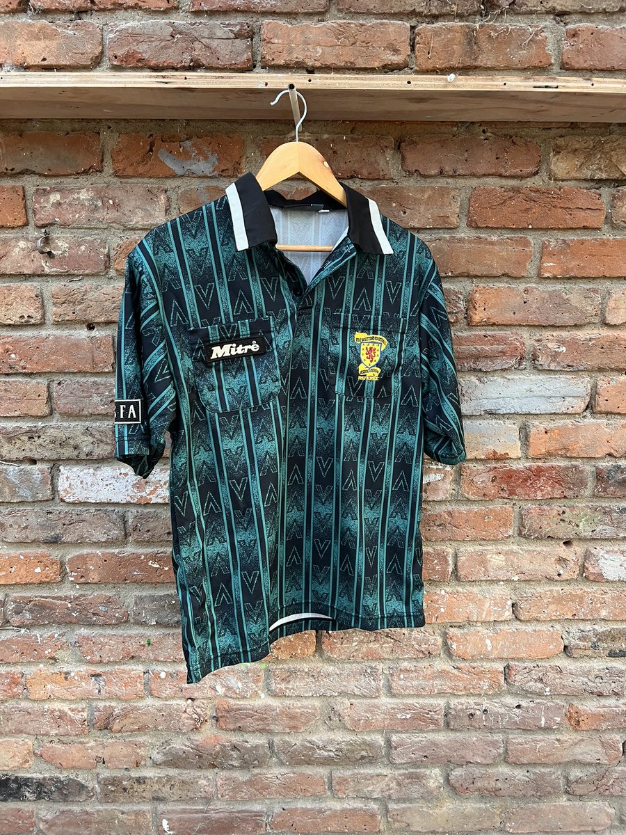 thefootballsc's tweet image. Mad 90s Scottish ref gear 🤝 Mitre 🏴󠁧󠁢󠁳󠁣󠁴󠁿 

You know where to get it

#scotland #mitre #spfl