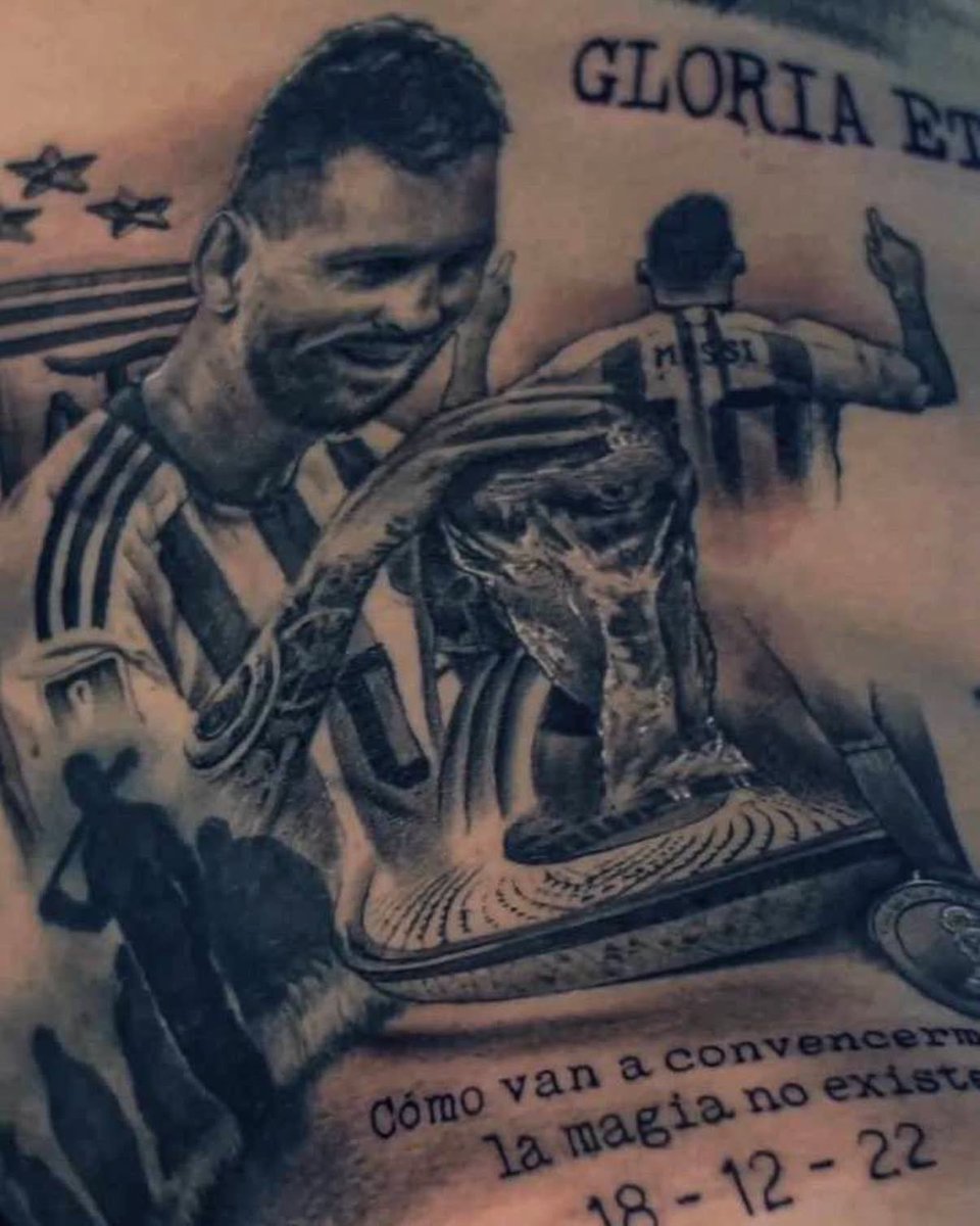 🗣️ “YO LA GANÉ. ES MÍA”

🇦🇷🏆 Nicolás Otamendi mostrándole su tatuaje de la COPA DEL MUNDO a Vinicius Júnior en Benfica vs. Real Madrid.