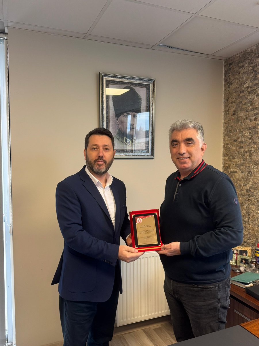 pendiksivasder's tweet photo. Festival sponsorlarımızdan Deka Galvano Teknik Firma Yönetim Kurulu Başkanı Hakan Toy’u ziyaret ettik.
Festivalimiz süresince Derneğimize  katkılarından dolayı kendisine Teşekkür Plaketimizi takdim ettik.
Kıymetli destekleri için teşekkür ediyor, hayırlı işler diliyoruz. https://t.co/gelcPXnAgZ
