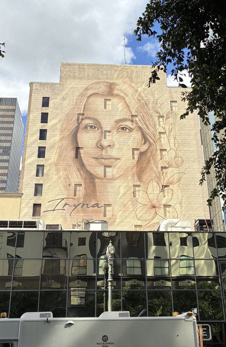 zuki_2024's tweet image. There three murals of Iryna Zarutska in Los Angeles.

During my suspension I rode my motorcycle around and took photos of all of them.

Her Venice mural is right by the one of Dennis Hopper riding his bike from Easy Rider.