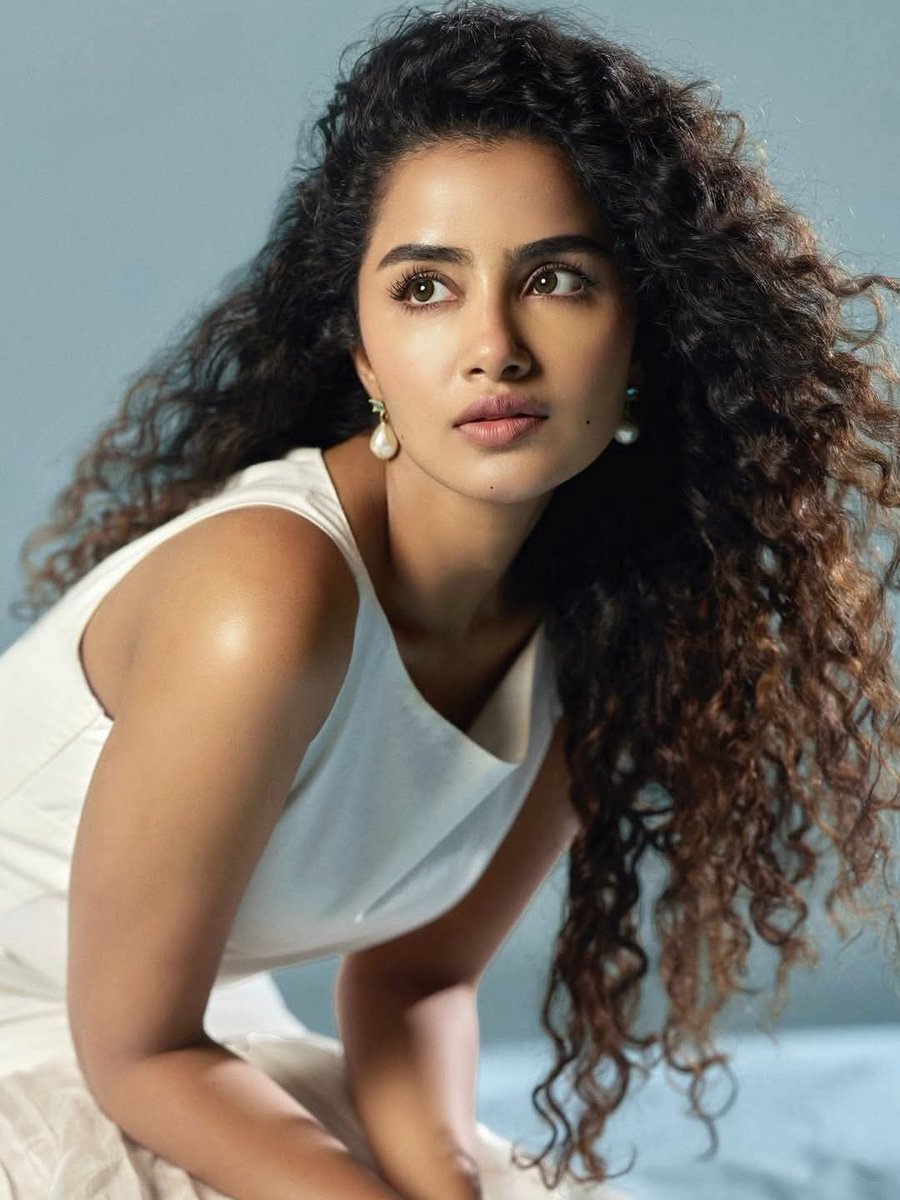 SamelPSPK's tweet photo. Grace that feels Timeless, Charm that feels Effortless β¨
Wishing the ever-beautiful and talented actress #AnupamaParameswaran a very Happy Birthday β€οΈβπ₯
#HappyBirthdayAnupamaParameswaran #HBDAnupamaParameswaran
#HBDAnupama #UrsSam π€ https://t.co/nQQa8VhYrt