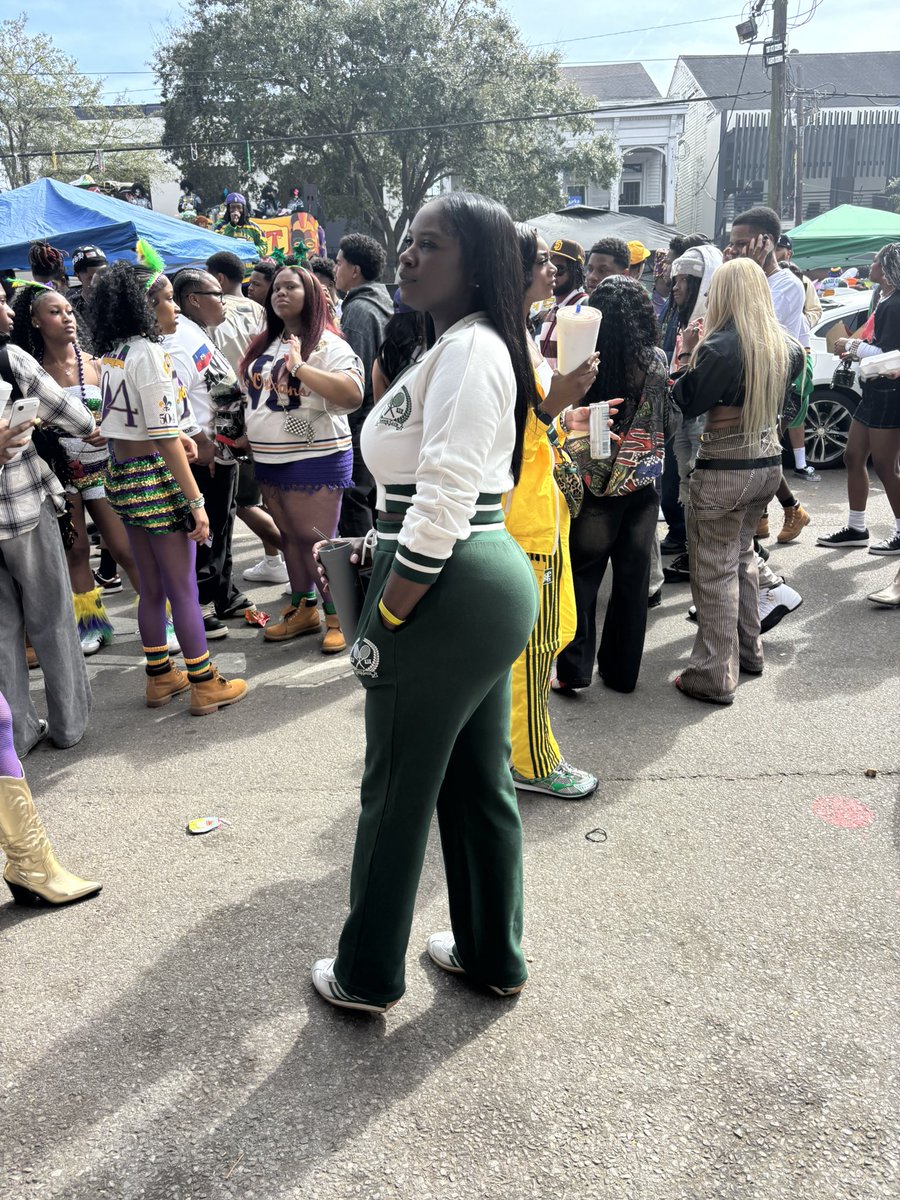 MrsAshB_'s tweet photo. Mardi Gras 2k26 https://t.co/zzYwdcxKtD