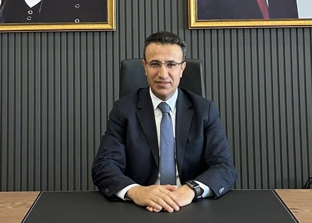 KAYMAKAM AYHAN AKPAY’DAN RAMAZAN-I ŞERİF MESAJI: “RAMAZAN PAYLAŞARAK ÇOĞALMAKTIR”
Kırıkhan Kaymakamı Ayhan Akpay, Ramazan ayının başlaması münasebetiyle bir mesaj yayımlayarak Kırıkhanlı hemşerilerinin ve İslam âleminin mübarek ayını tebrik etti. Kaymakam Akpay, mesajında