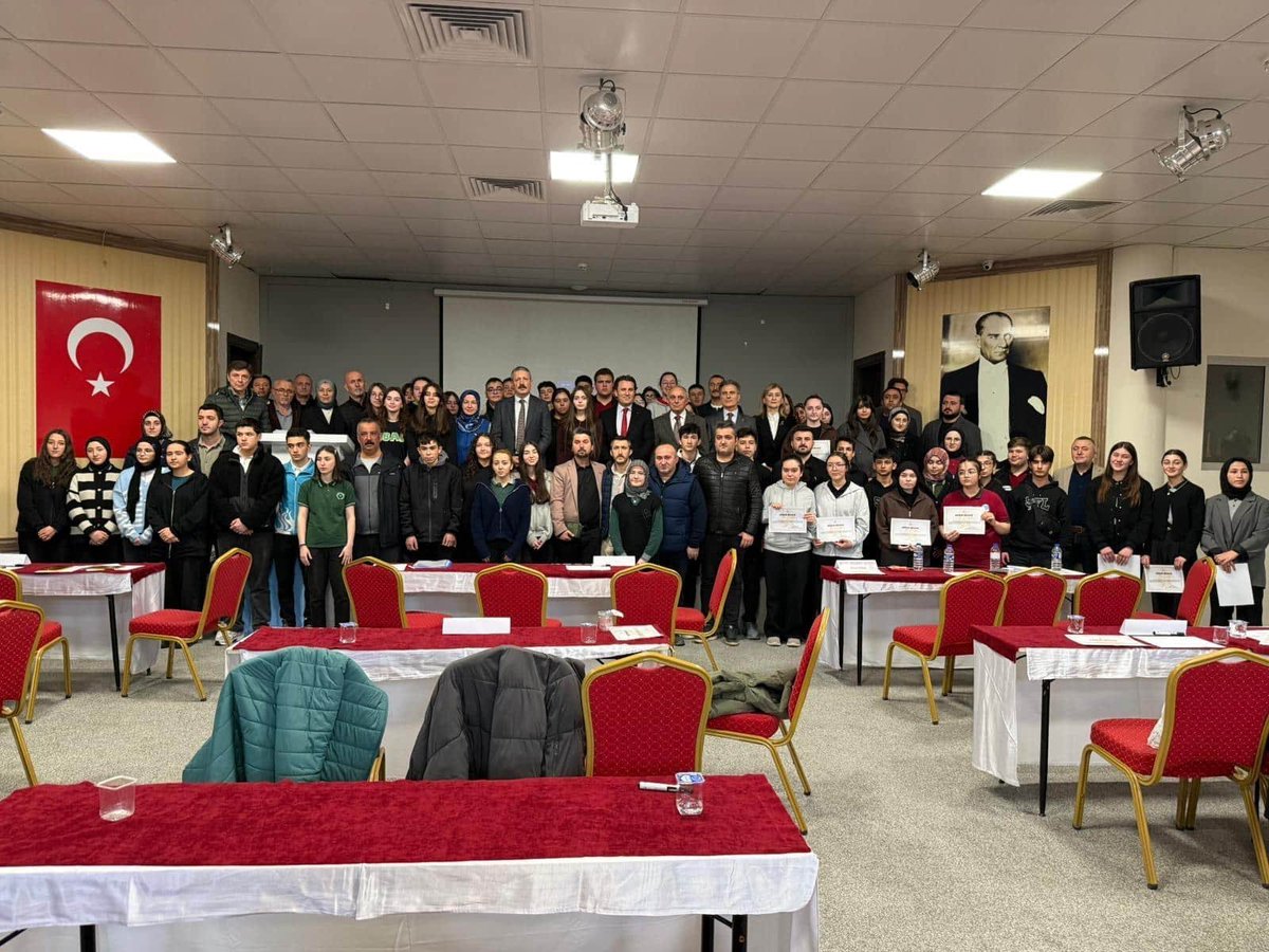 Piraziz Mesleki Teknik Anadol Lisesi Bilgi Yarışması İl 2. Si
Vatan şairimiz Mehmet Akif Ersoy'u tanımak, İstiklal Mücadelesi'nin ruhunu genç kuşaklara aktarmak için "Korkma!Gençliğin Ruhu Burada!" temalı bilgi yarışması düzenlendi.