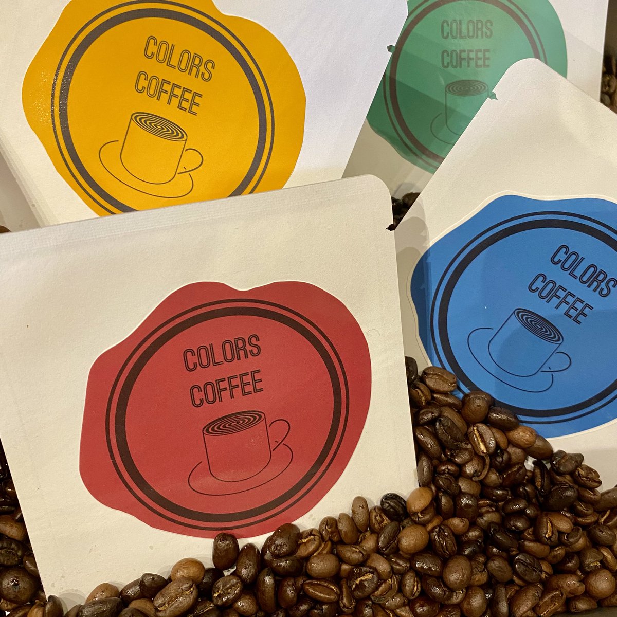 colors_coffee's tweet photo. スタッフのテラです！

本日はCOLORS COFFEE ギフト用ドリップバッグ12個入りのご紹介🎁

カラフルなパッケージをギフト仕様に包装しています✊🏻🌈

いつもお世話になっている方や大切な人への贈り物にぜひ☕️

#colorscoffee
#コーヒー
#就労継続支援B型
#colors弘明寺 https://t.co/h7RSGxqs6x