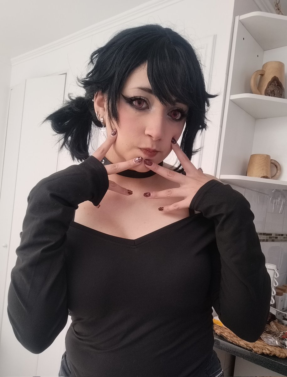Feel like that Lizzo meme...
I love cosplaying Ashley! 🩷