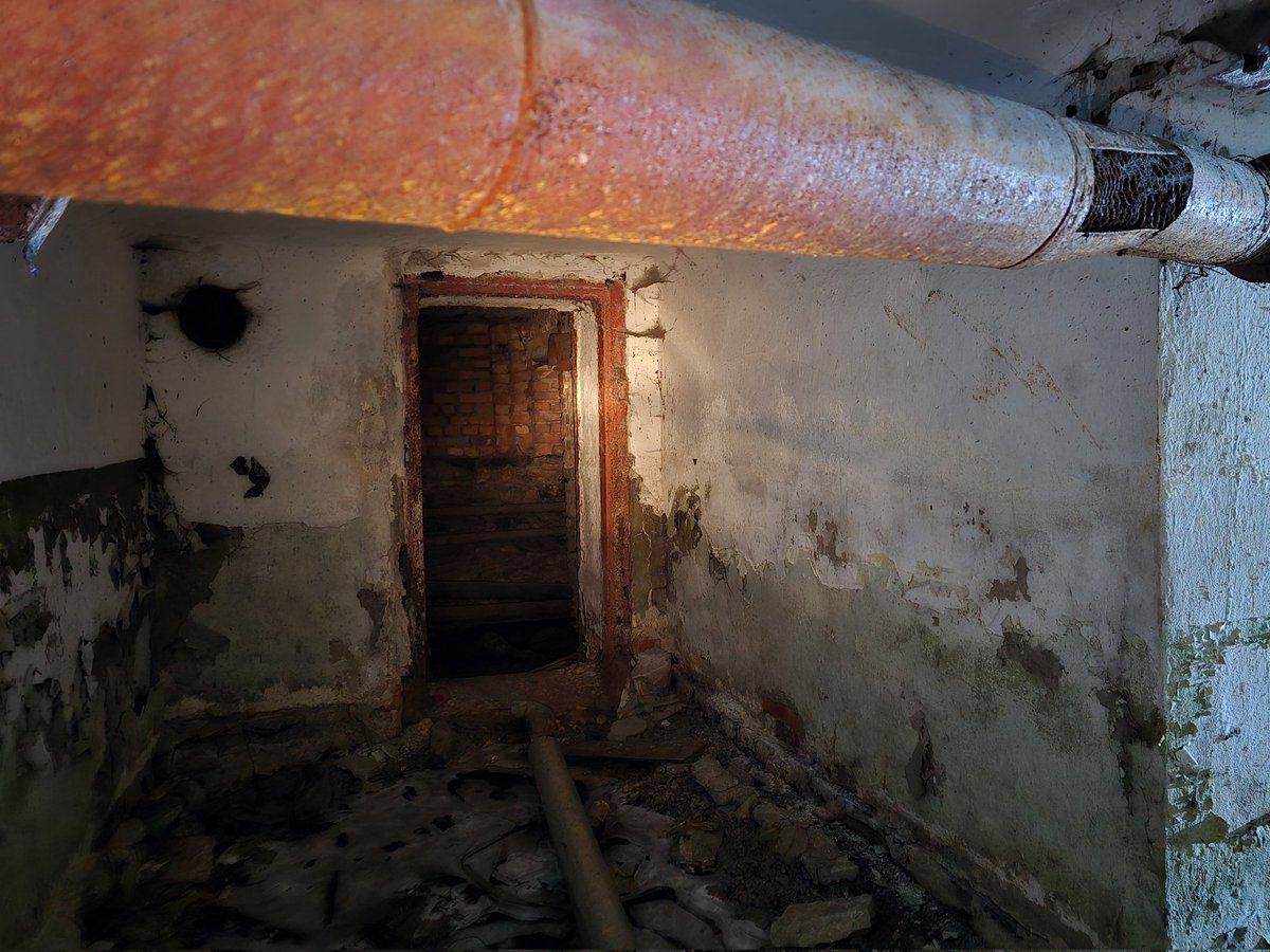 projdestroyer's tweet photo. 25.01.2026.
Part 4.
Abandoned apartment buildings.
Years of construction- 1950s.
Stalinist Empire style.
#stalker #abandoned #urban #urbex #postsoviet #sovietmonumentalclassicism #stalinistnoeclassicism https://t.co/mREEyFgHNZ