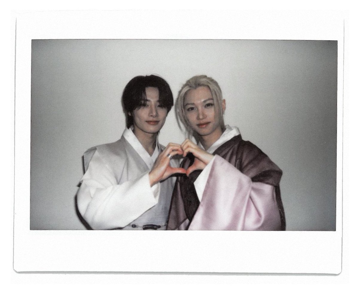 Stray Kids、旧正月後にI.NとFelixのハンボクハート写真公開