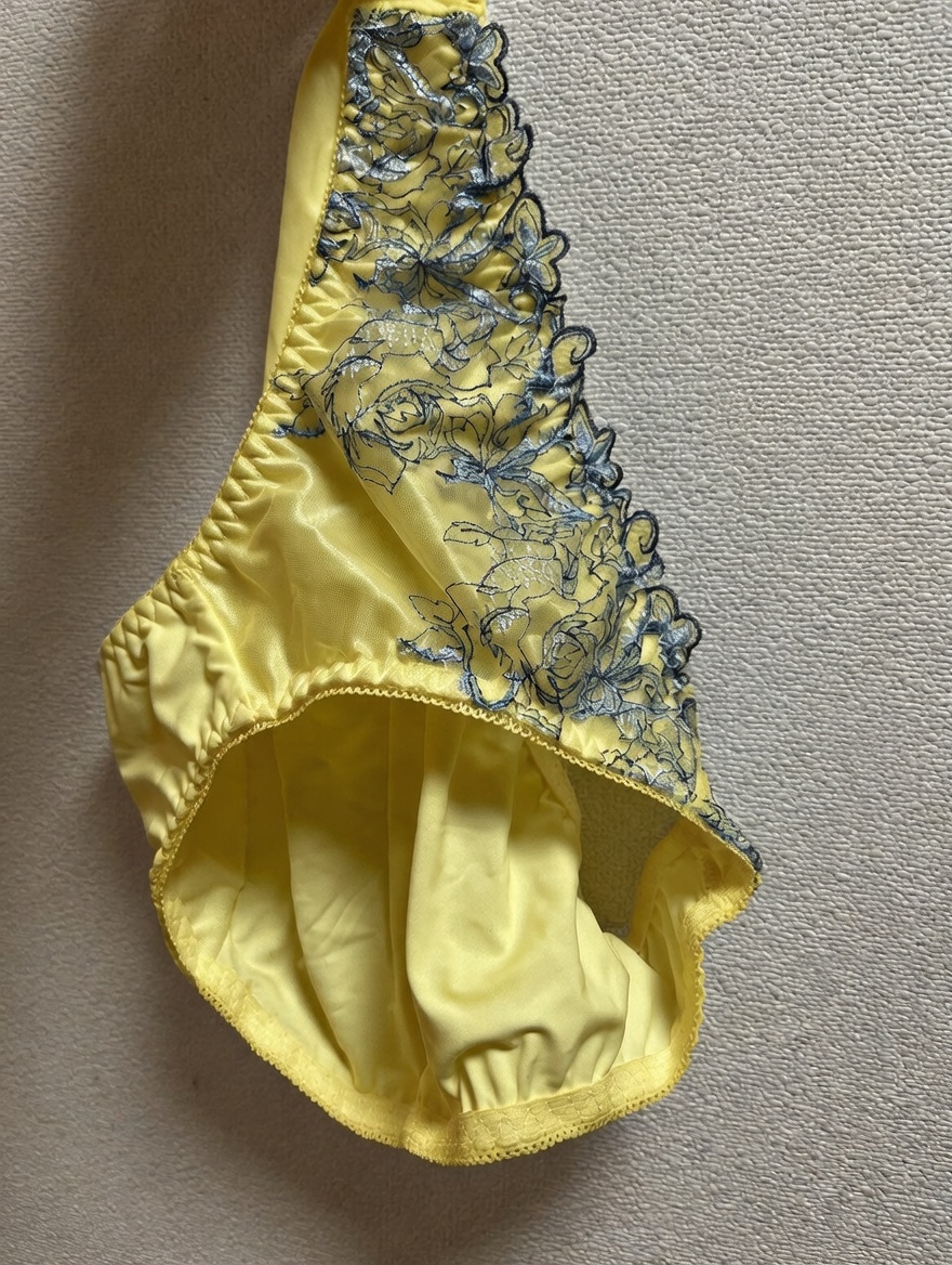 rara5485856's tweet photo. 派手過ぎてひく？
しまむらで売ってるやつの方が男性は好きなのかな？ https://t.co/1pKJSVGzbT