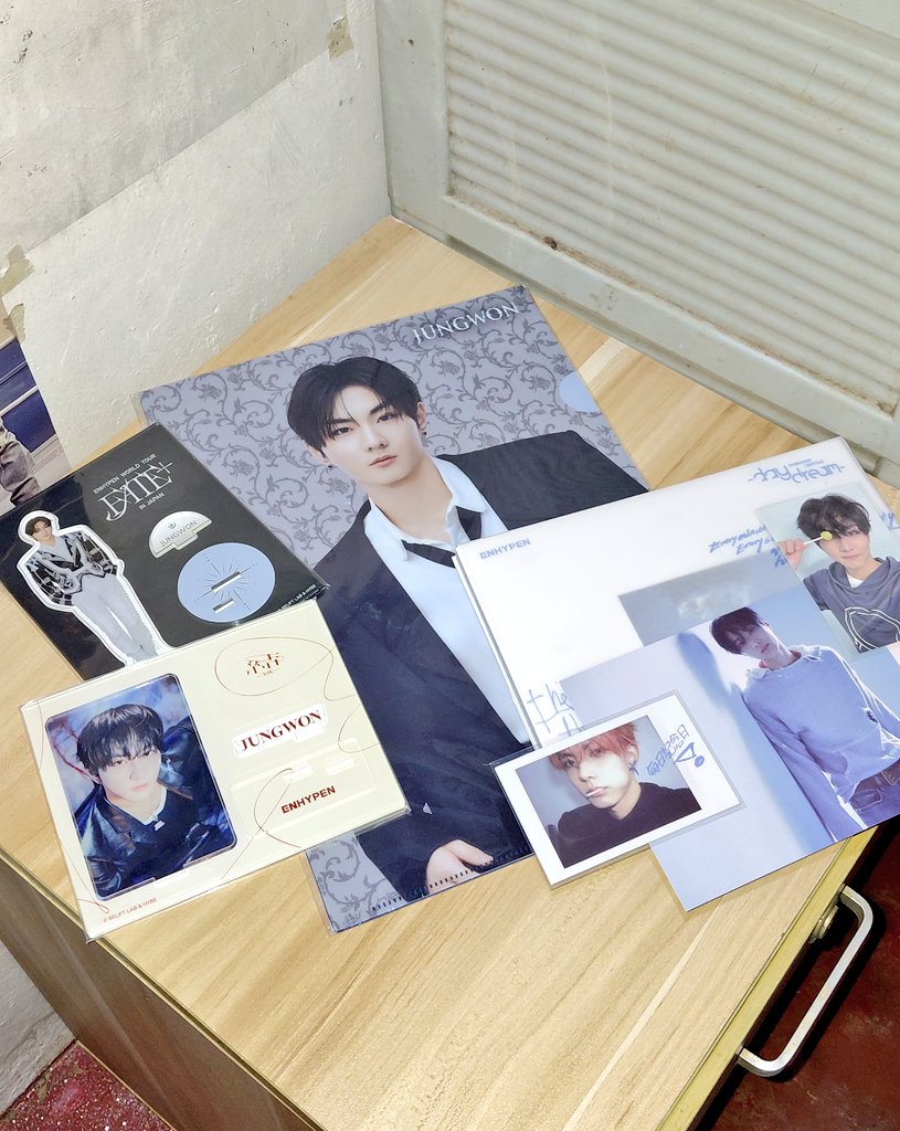 jjungalwayswon's tweet photo. 📬 — @JUNGWONGLOBAL ˚.⋆⁺₊⊹.݁˖.݁༉‧₊˚.

tysm for this po!!!! soaperrrr happyyyy to receive this (na pull ko pa si jungwon AAAAAAASSSKSKKSKKS) will really treasure this po 🫶 uwing uwi talaga ang bias at bias wreck. let's keep on streaming, vote, and love jungwon 😚💋💙 https://t.co/tXLt2H3pCx