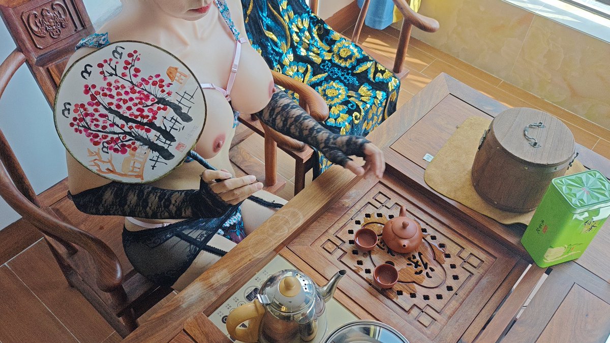 这🍵怎么喝着喝着就变味了呢？ 
#男の娘 #伪娘 #cd #crossdressingsissy 
#腿控 #乳控 #丝袜 #吊带袜 #高跟鞋 #旗袍 #蕾丝 #国风 
#反差 #反差老师 #骚货 #淫荡 #贱婊 #露出 #户外露出 #变态 #母狗 #伪娘日常
