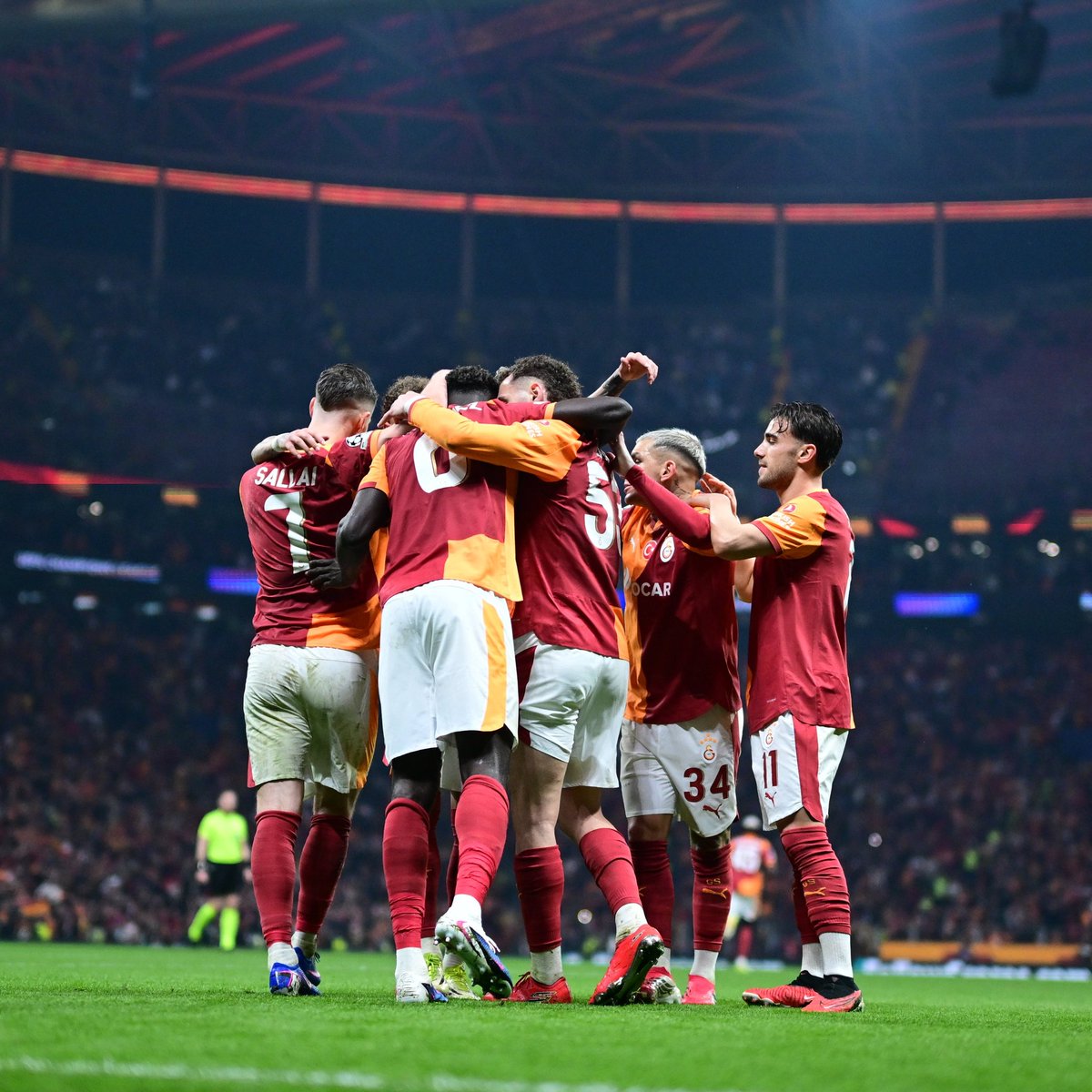 UEFA Şampiyonlar Ligi Son 16 play-off turu ilk maçında sahasında Juventus’u 5-2 mağlup eden Galatasaray, dünya basınında büyük yankı uyandırdı.

Reuters: "Galatasaray, 10 kişi kalan Juventus’u 5-2’lik skorla ezdi."

The Guardian: "Galatasaray, 10 kişi kalan Juve’yi şaşkına