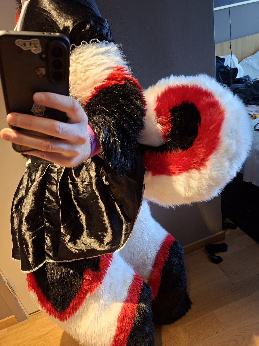 New tail!!! Made by @RokajTheHusky 🥰