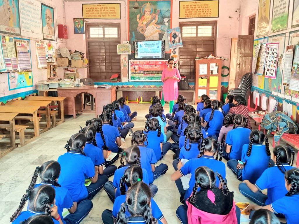 drkalamcsckheda's tweet image. 🔬✨ Young minds explored big ideas!
As part of the #NationalScienceDay Month-Long Celebration, a #CreativeLearning Session was conducted today at Kanya Primary School, encouraging curiosity and hands-on learning. 🌱📚 #ScienceForAll #Womeninscience