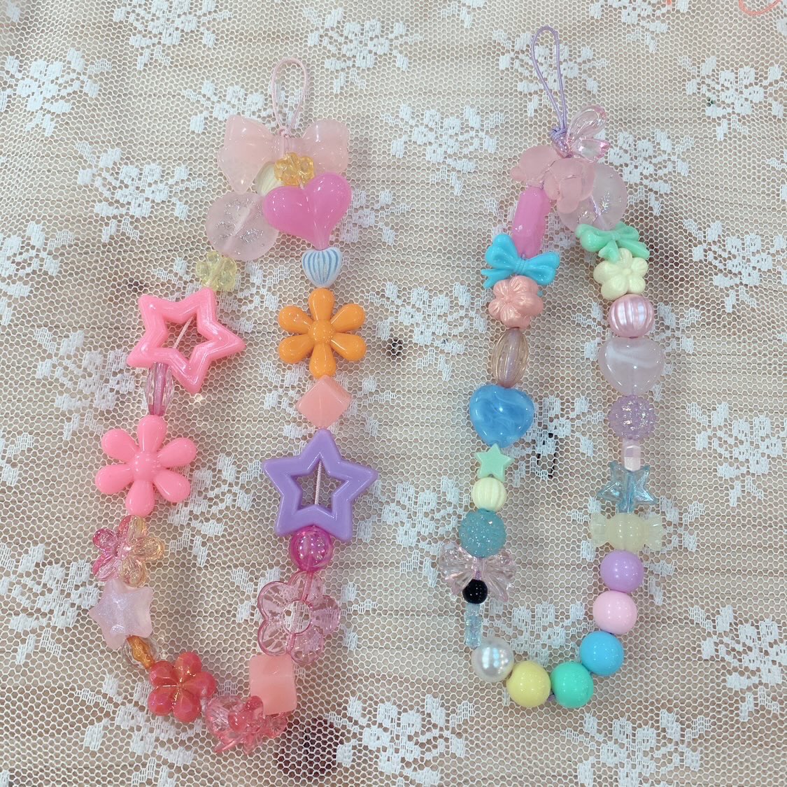 jamjam_hmg's tweet photo. #ジャムジャムプラス #jamjamplus #池袋サンシャインシティ アルタ1F🤍
🌼お客様の作品紹介🌼
スマホや#ペンライト につけられる紐タイプのビーズストラップ🧵✨
ご家族での参加が大人気となっております🥹👏
お子様と親御様ご一緒に仲良くビーズストラップを作っていただきました😊 https://t.co/UlV9dJWHT5