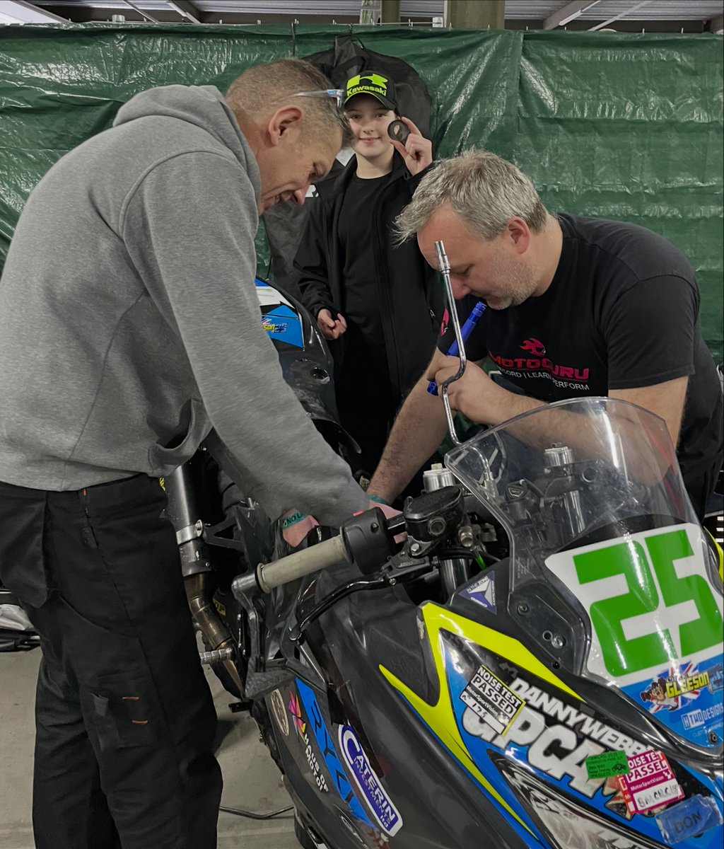 ChloeGleeson25's tweet image. Lucky to be working with @ParkittRacing Ash &amp;amp; Tony this season!

During the @NoLimitsOnTrack 
trip they temporarily unrestricted my bike which was epic! Don’t worry, restrictors are back in now before @BemseeOfficial Round 1! 😂

#team #testing #ninja400