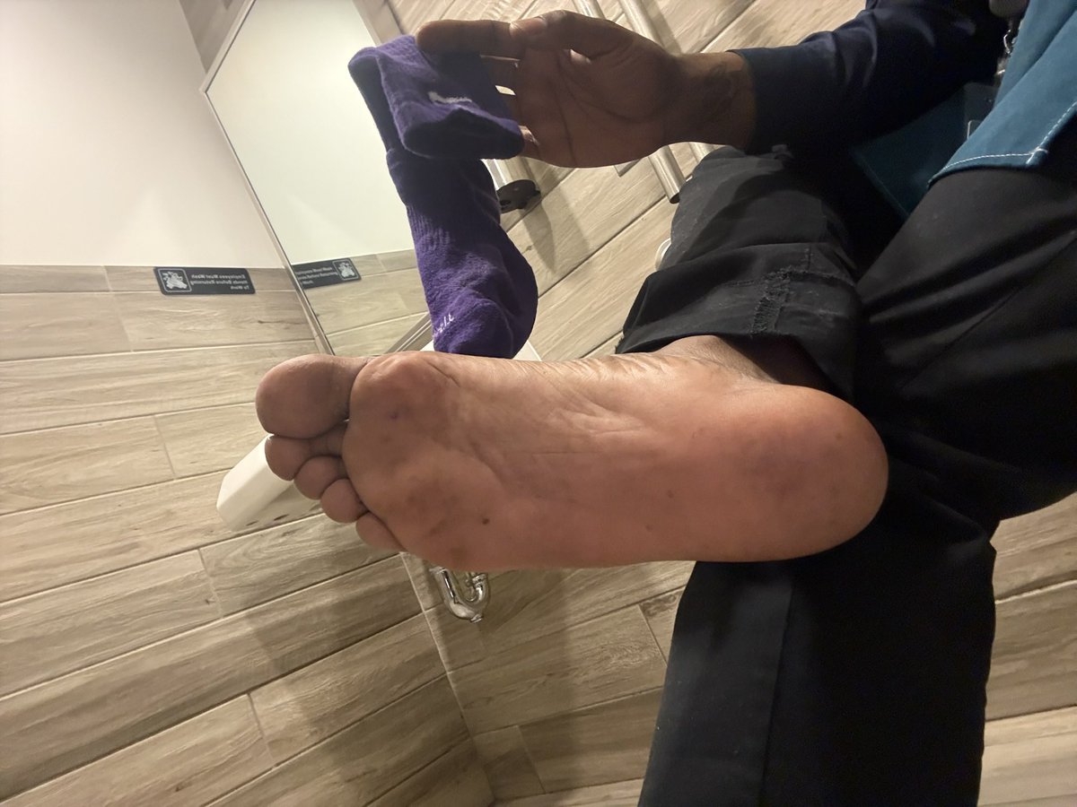 Hello Its Me 🦶🏾 tweet media