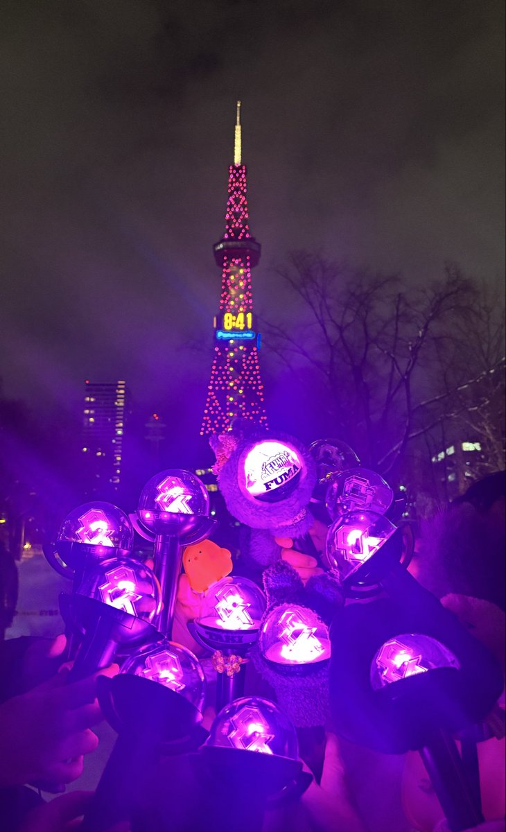 今年で3回目のセンイルライトアップ🗼
どんどんLUNÉが増えてペンライト沢山の写真になってってるの大感動なんだけど😭😭😭😭😭

#andTEAM_MAKI #MAKI #まき
#HAPPY_MAKI_DAY