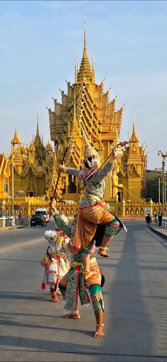 http_1day's tweet image. สะใจจัง ตอนนี้เค้าเจอร์ไทยกำลังแมสเลย ดีใจได้เห้นศิลปะไทยกลับมาฟีเวอร์อีกครั้ง ในแบบที่ผู้ใหญ่เบบี้บูมเข้าใจ ในรูปคือนักแสดงถ่ายคอนเท้นหน้าวัดจันทร์ตะวันตก จังหวัดพิษณุโลก ✨💫⚡️