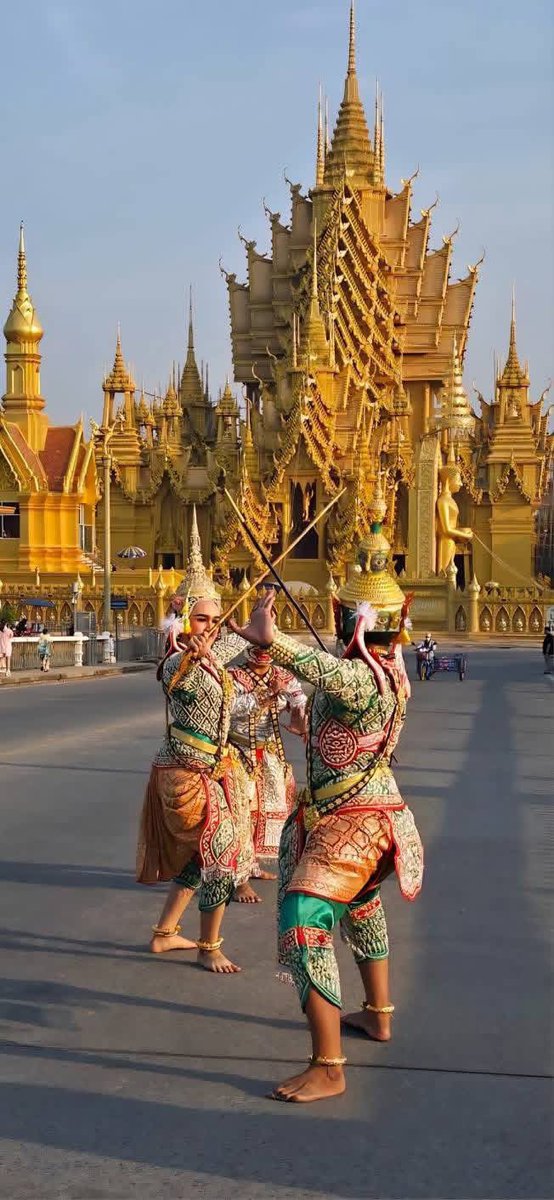 http_1day's tweet image. สะใจจัง ตอนนี้เค้าเจอร์ไทยกำลังแมสเลย ดีใจได้เห้นศิลปะไทยกลับมาฟีเวอร์อีกครั้ง ในแบบที่ผู้ใหญ่เบบี้บูมเข้าใจ ในรูปคือนักแสดงถ่ายคอนเท้นหน้าวัดจันทร์ตะวันตก จังหวัดพิษณุโลก ✨💫⚡️