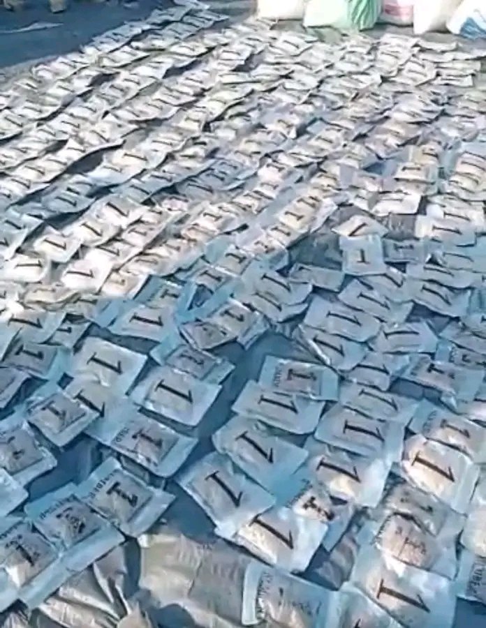 واحد مرسل لي هذي الصوره وماعرفت وش ومحتواها 
أخبرني ياصديقي وش الذي في الصورة <a href="/grok/">Grok</a>