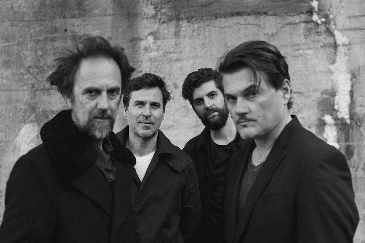 Løse es el nuevo proyecto que ha creado Diego Vasallo junto a Fer García, Oriol Flores, Xabi Arratibel y Germán San Martín

Descubrimos su primer álbum, un viaje complejo y brumoso, donde el rock y el post-punk sirven de catalizadores.

📷 <a href="/jokinfdez/">Jokin Fernández</a> 

crazyminds.es/reportajes/can…