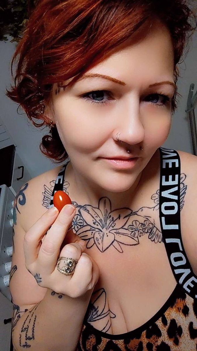 vanessadangeer's tweet photo. Eyes on mommy, baby. One tiny tomato and you’re already leaking-beg properly or mommy keeps everything to herself https://t.co/ukspZfmk6C
