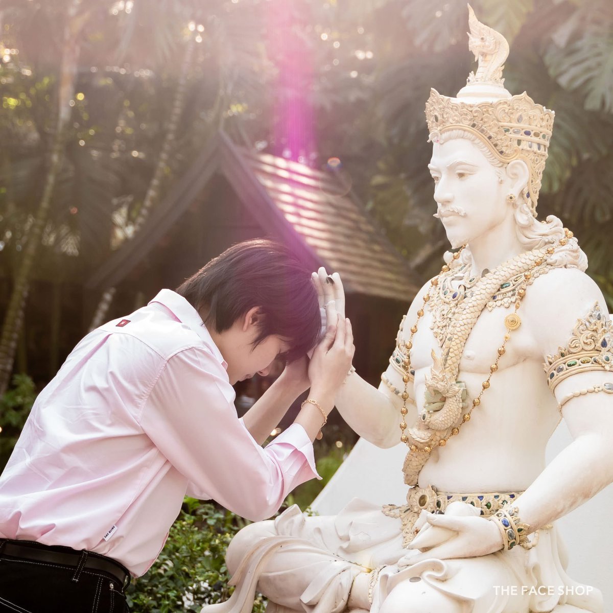 “เราจึงได้ให้พรไปแล้วว่า ไม่ว่าภพชาติใดก็จักถูกรักใคร่จากทั้งมนุษย์และทวยเทพเสมอ”