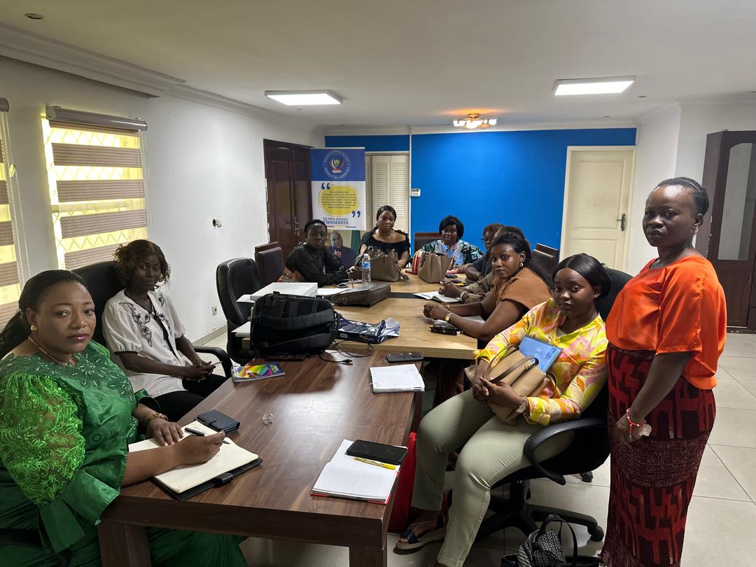 SpecialeYelu's tweet photo. Réunion constructive avec l’Alliance Internationale des Femmes Avocates pour renforcer la promotion du numéro vert 122, outil clé contre les VBG et la traite des personnes. Ensemble : protéger, écouter, agir.
#VBG #NuméroVert122 #ProtectionDesVictimes #DroitsHumains https://t.co/mAhAmj1pRs