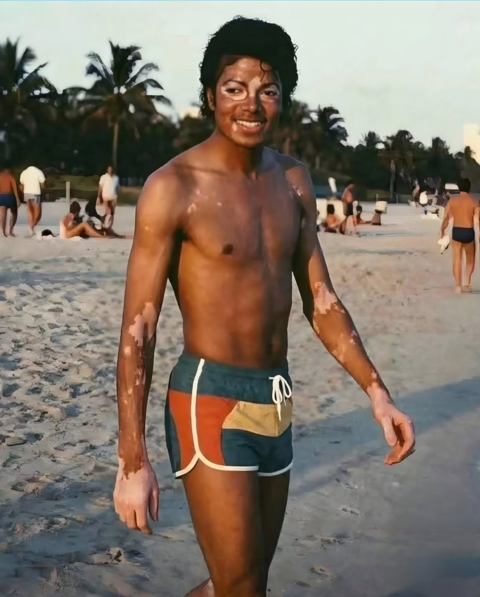 Jabz_CFC's tweet image. Michael Jackson in his free state. 

No makeup, no mask, no worries. 🖤