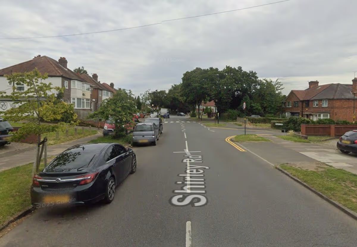 SolihullUpdates's tweet image. An armed robber ‘posing as a police officer’ carried out a frightening robbery attempt at a home on #ShirleyRoad in #HallGreen, attacking a couple and demanding all their money on the evening of Friday 13 February. birminghammail.co.uk/news/midlands-…