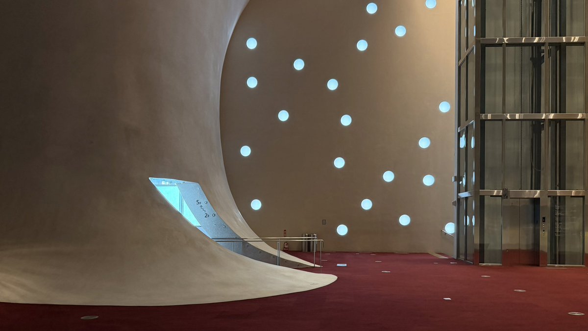 saintgumi's tweet photo. i visited a theater that looks like a bitten apple 🍎 https://t.co/RHUyJhyN02