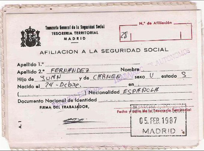 Cuando la sanidad tenía alma y te daban cita de un día p’a otro poniendo tu número en un papel a boli, como en una rifa. Cuando el médico te hacía las recetas a mano. Un mojón p’a eso que llaman “Medicina de Familia y Comunitaria”. Gloria eterna al Médico de Cabecera de antes.