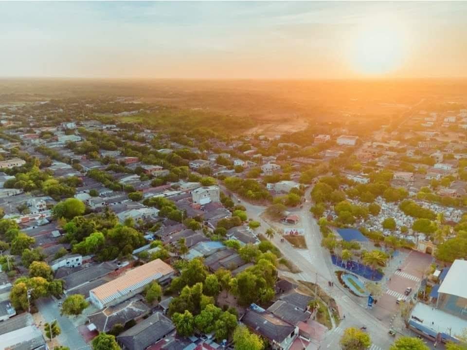 ✌️🙏🏻 Miércoles es hoy, un nuevo día donde despertamos con la gracia de Dios para continuar haciendo lo que más nos gusta, hacer periodismo desde Santo Tomás, el de los verdes mangos.