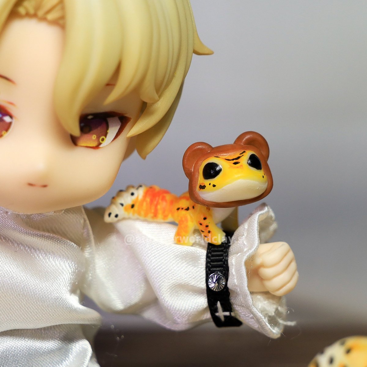 DollGalaHK's tweet photo. Doll Gala HK Vol.4~OB11 &amp; 1/12 Scale Only Event 

【攤位宣傳】
名稱：
Another World
簡介：
我們主要做原創奇幻生物和配件，再人手上色，這次特別準備了可愛的迷你守宮，很帥的魔法盾牌、肩甲和可以騎的遊樂場木馬，全部都是可穿戴的，希望大家都又帥又可愛!

 #ob11 #obitsu11 #黏土人 #オビツ11 https://t.co/8VyBiZgruA