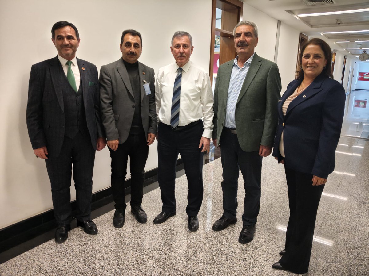selcukozdag's tweet photo. Aydın İl Teşkilatı Başkanı Deniz Yılmaz Hanım ve teşkilat üyeleri ile Cihanbeyli İlçe Başkanı Hâkim Şeker, Galip Koçyiğit ve Ömer Başsız’a TBMM’deki nazik ziyaretleri için teşekkür ederim. https://t.co/owVDh2Hy2F