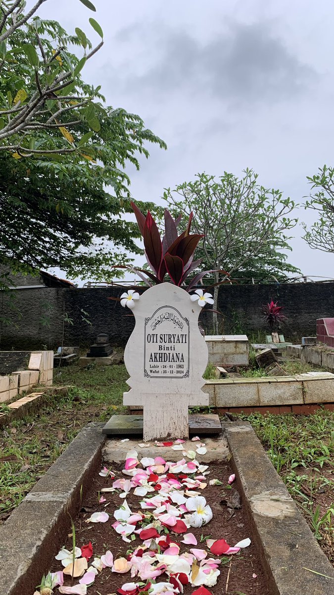 Sumfite1's tweet photo. Ramadan ke-2 tanpa Ibu https://t.co/KrOfQqRlZj