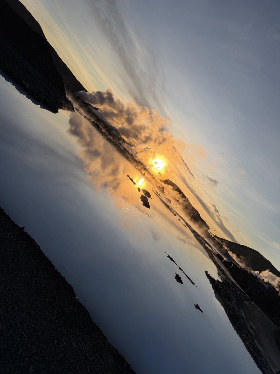Tethy_zzZ's tweet photo. アイスランド旅行とても良きでした
オーロラも見ることが出来て大満足 https://t.co/RFeZ4dzA4h