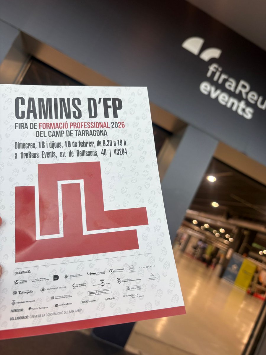 carmelitestgn's tweet image. #ADMXC #POSTC Cicles formatius, visitem la Fira Camins d'FP a Reus per orientar els nostres alumnes. Assistim a la xerrada amb Gessamí Caramés, conversa sobre esforç, vocació i experiències professionals que de ben segur els ajudarà molt! #somFP